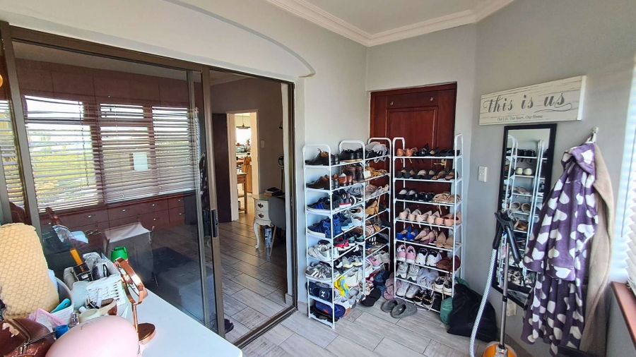 5 Bedroom Property for Sale in Bergsig Western Cape